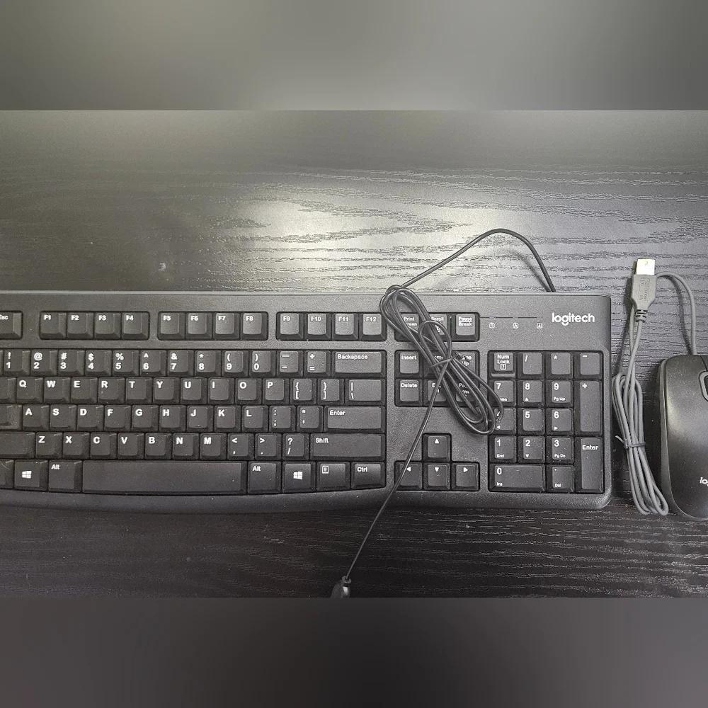 (New)Dell ultra sharp 24 monitor, Dell docking station, keyboard andmouse